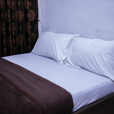 Day By Day Hotel Lagos Exterior foto